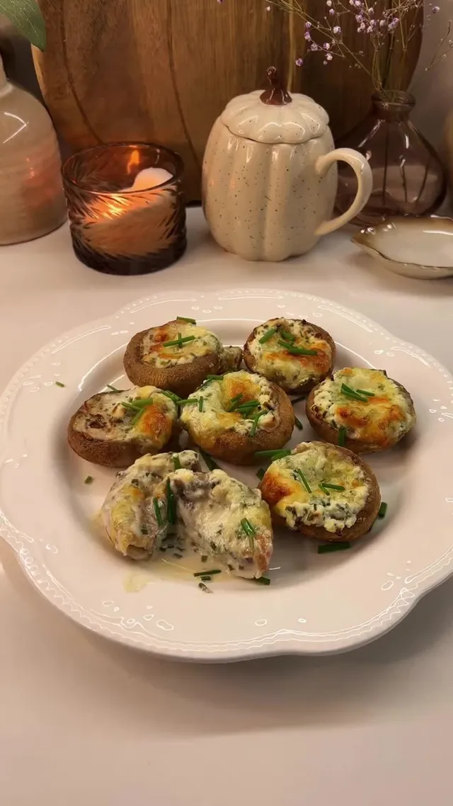 Шампиньоны с творожным сыром и зелёным луком