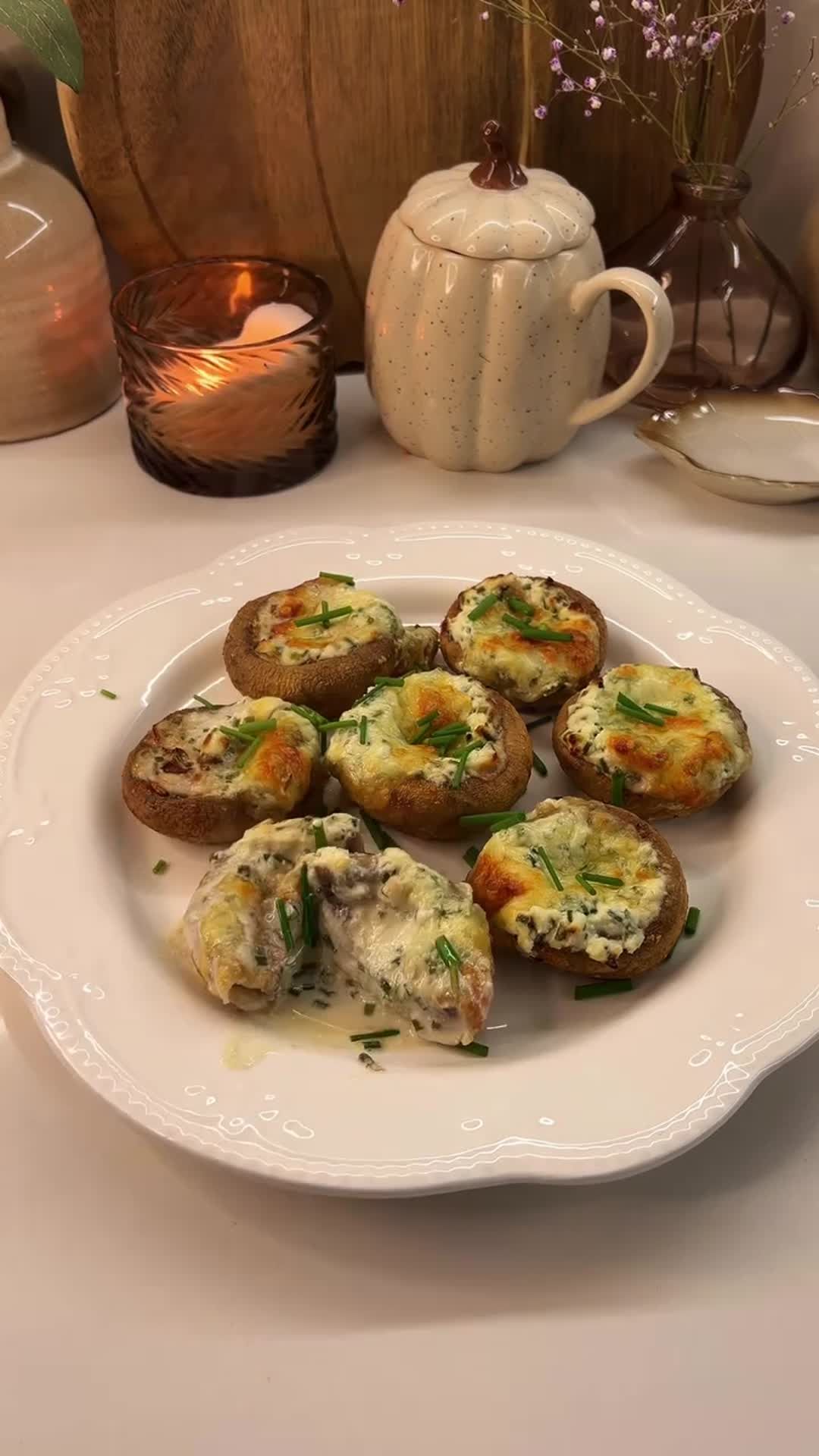 Шампиньоны с творожным сыром и зелёным луком