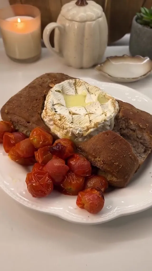 Чиабатта с запечённым камамбером и черри