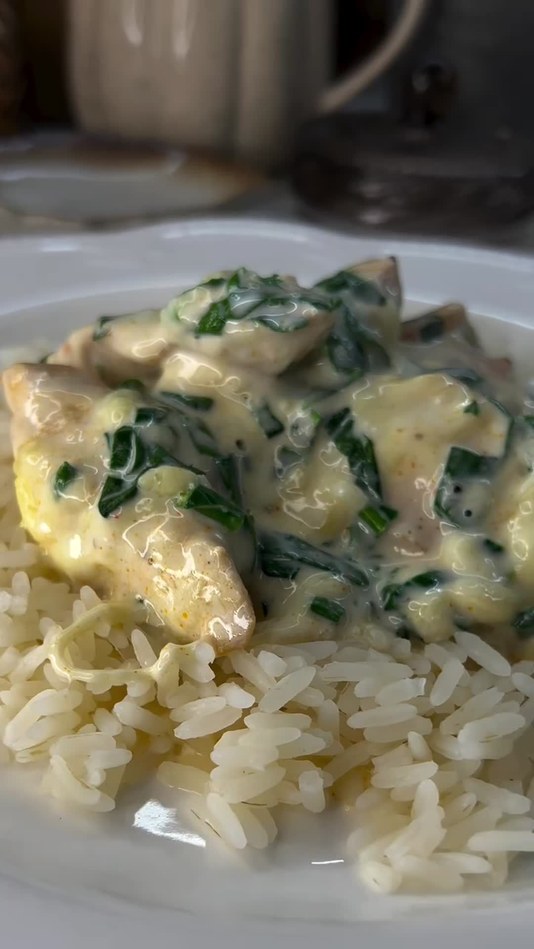 Курица в сливочном соусе со шпинатом