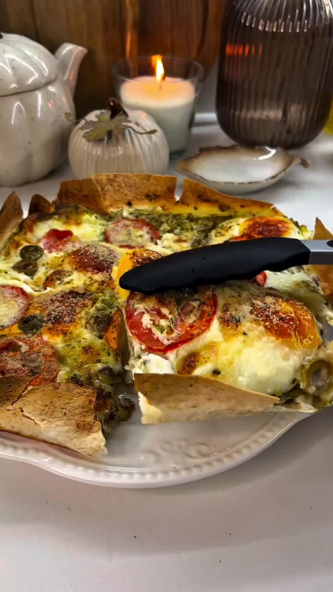 Лепёшка с песто, яйцами и моцареллой