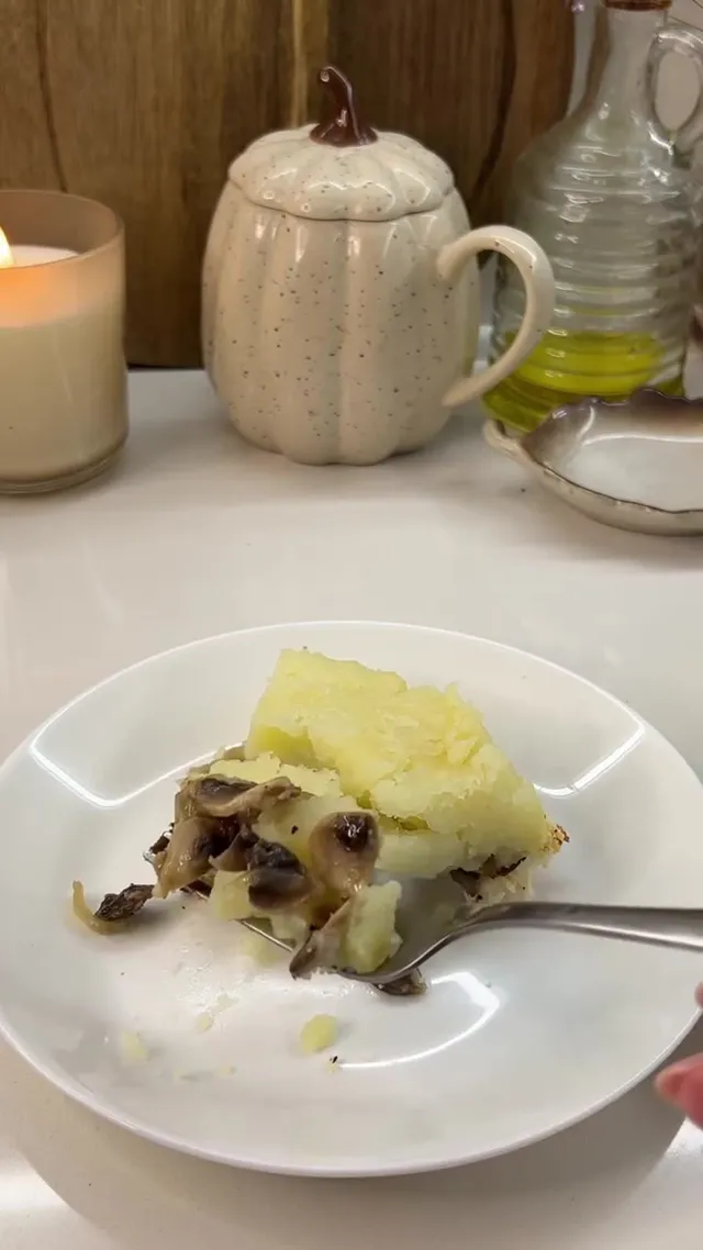 Картофельный пирог с грибами и сыром