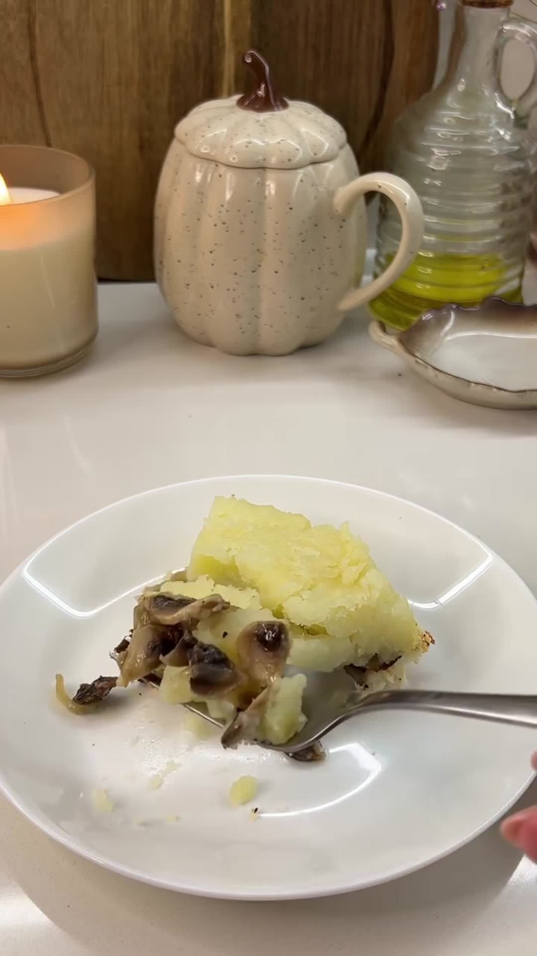 Картофельный пирог с грибами и сыром