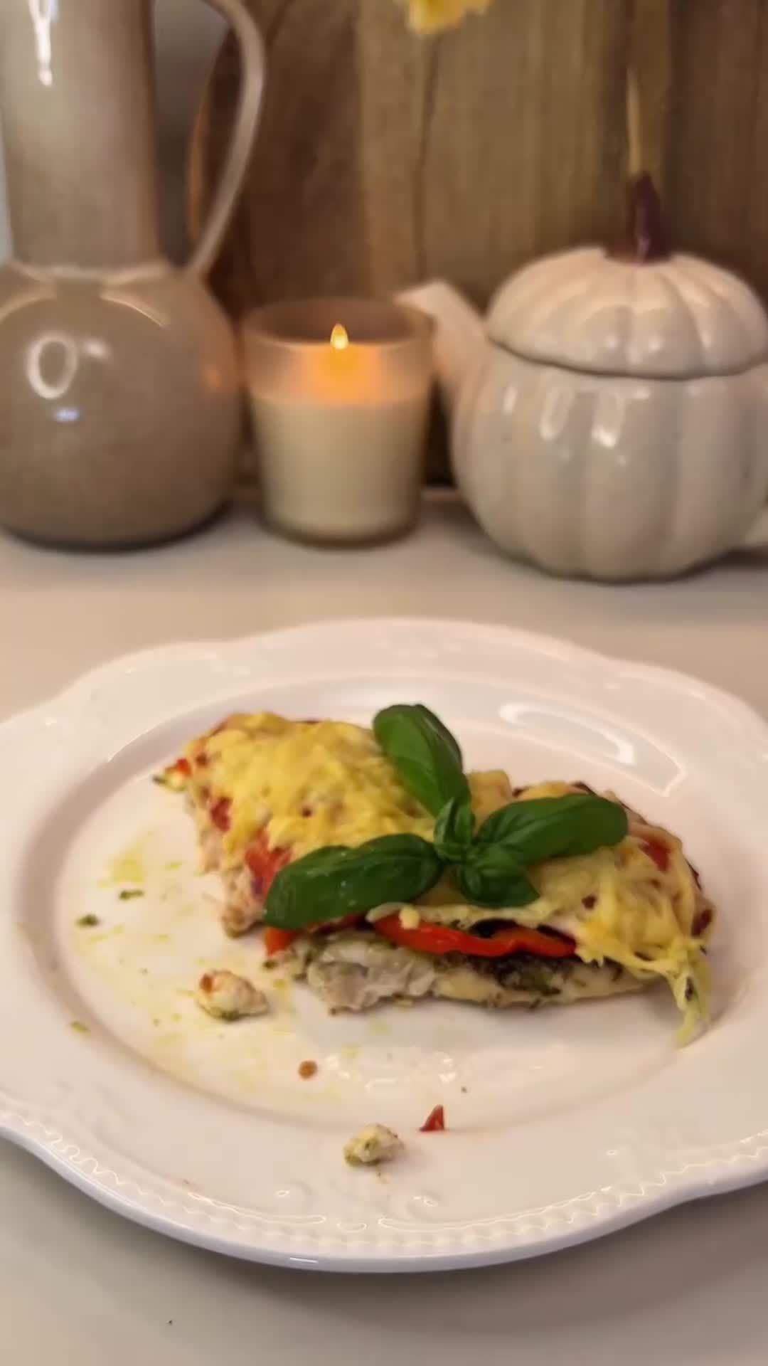 Куриное филе с песто, фетой и перцем