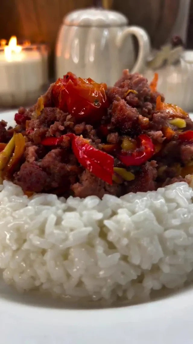 Фарш с овощами на рисе