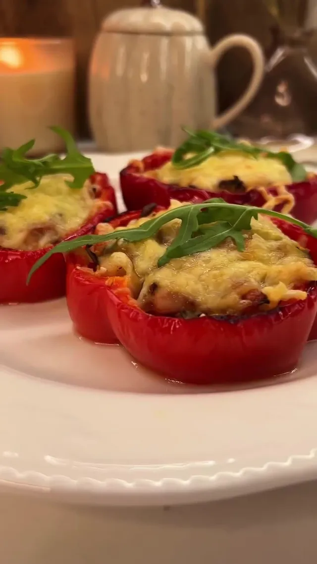 Кольца перца с мясом и грибами под сыром