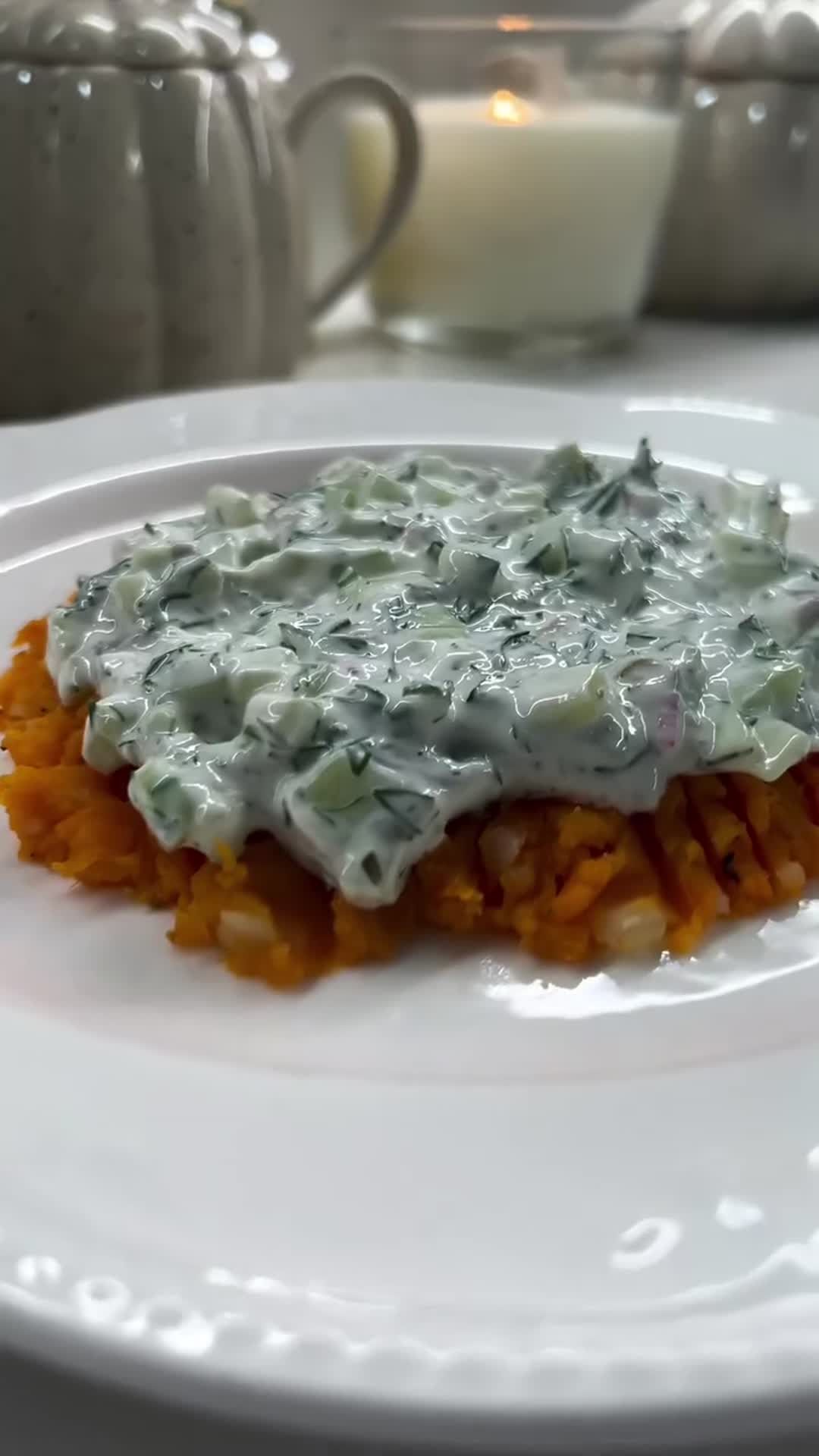 Печёный батат с огуречно-укропным соусом