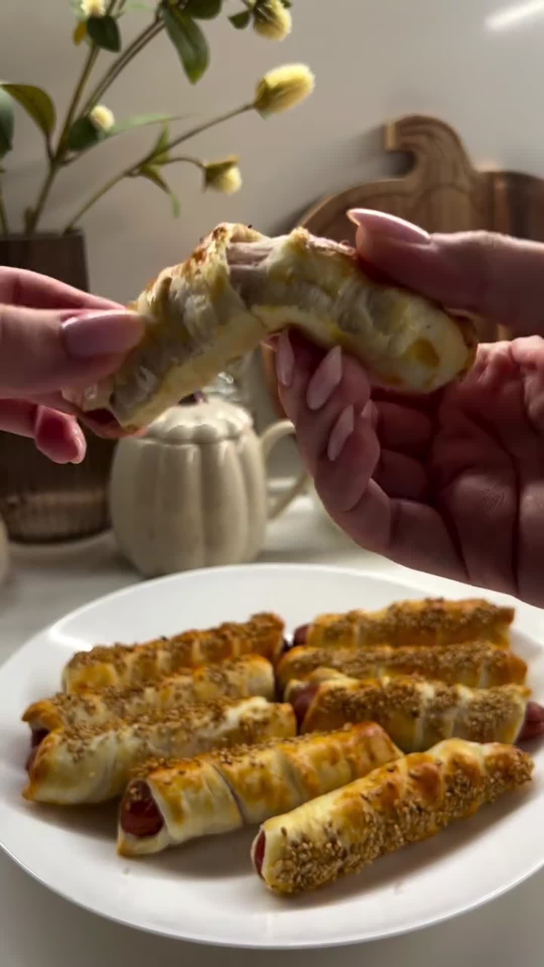 Сосиски в слоёном тесте с кунжутом