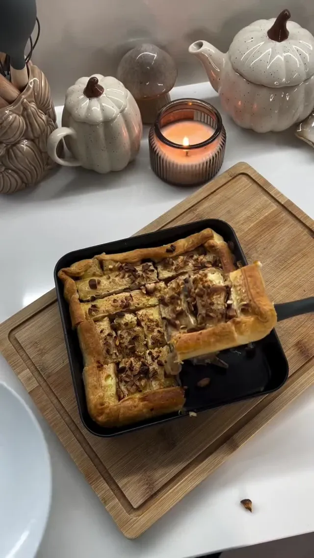 Слоёный пирог с камамбером и грибами