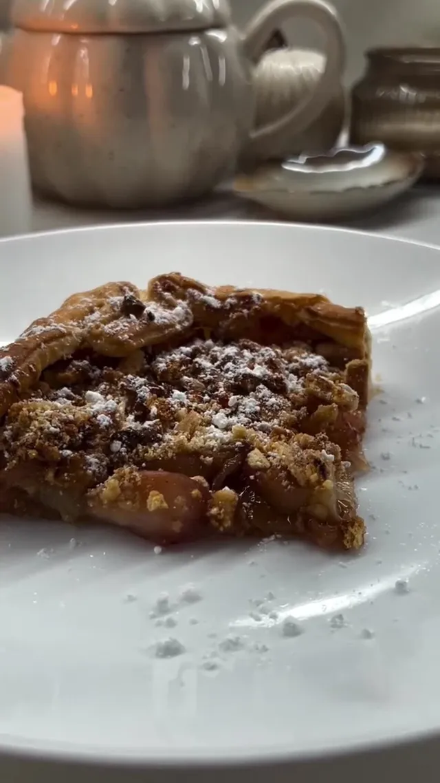Персиковый пирог с ореховой крошкой