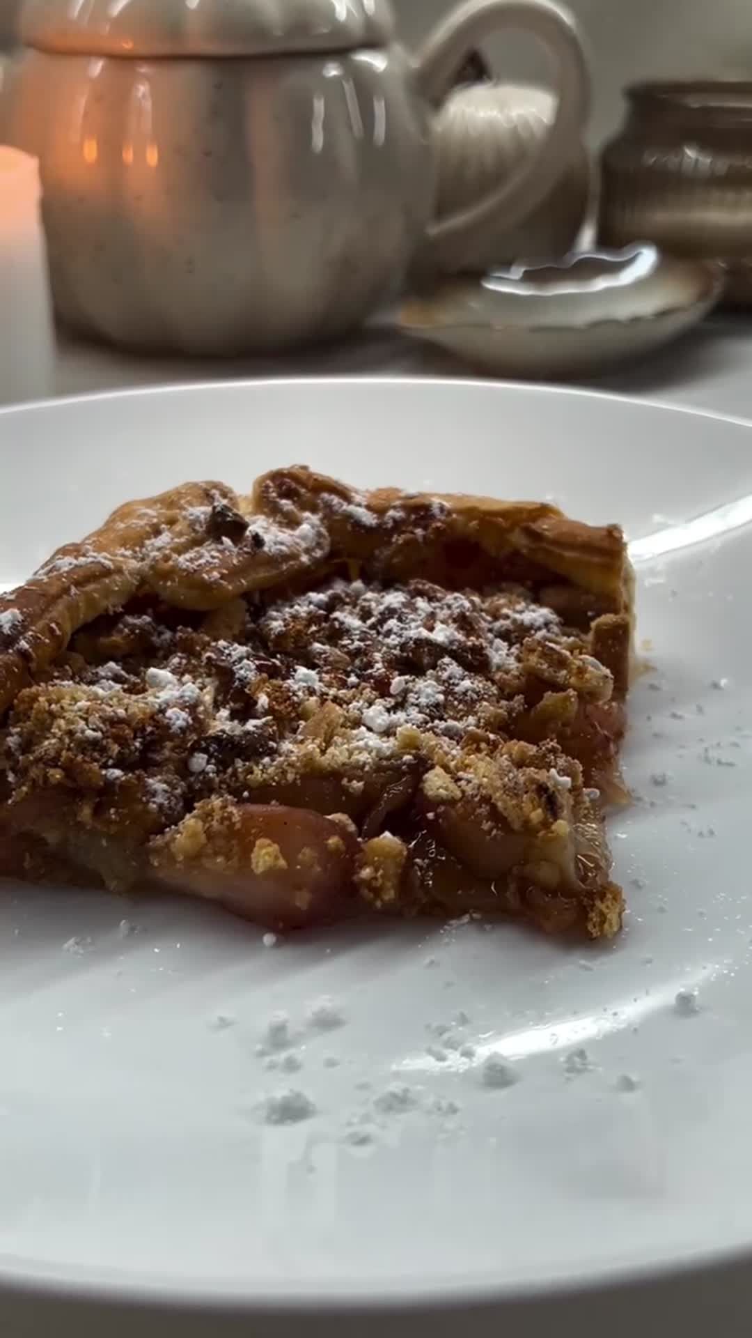 Персиковый пирог с ореховой крошкой
