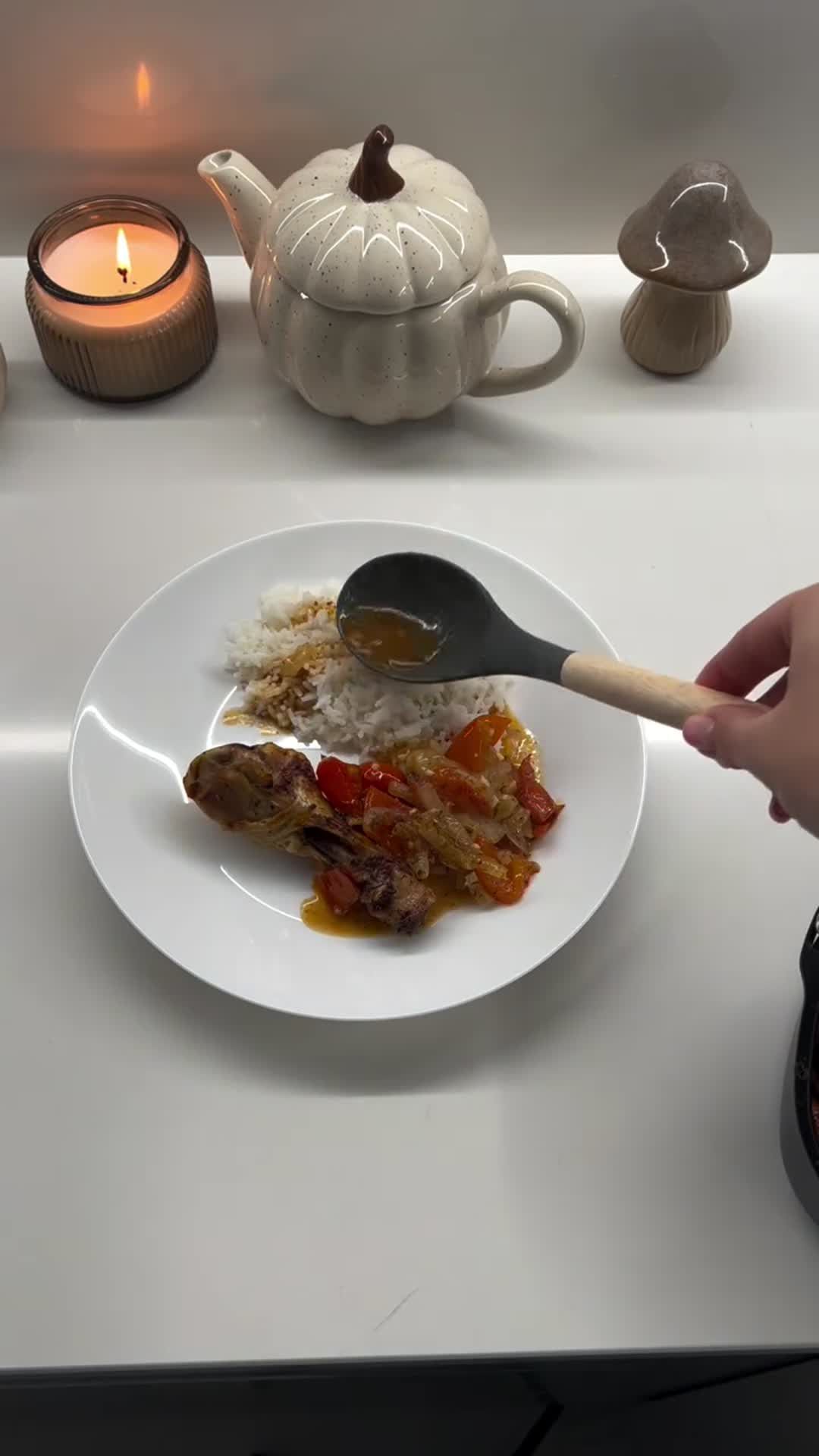 Куриные голени с перцем и помидорами