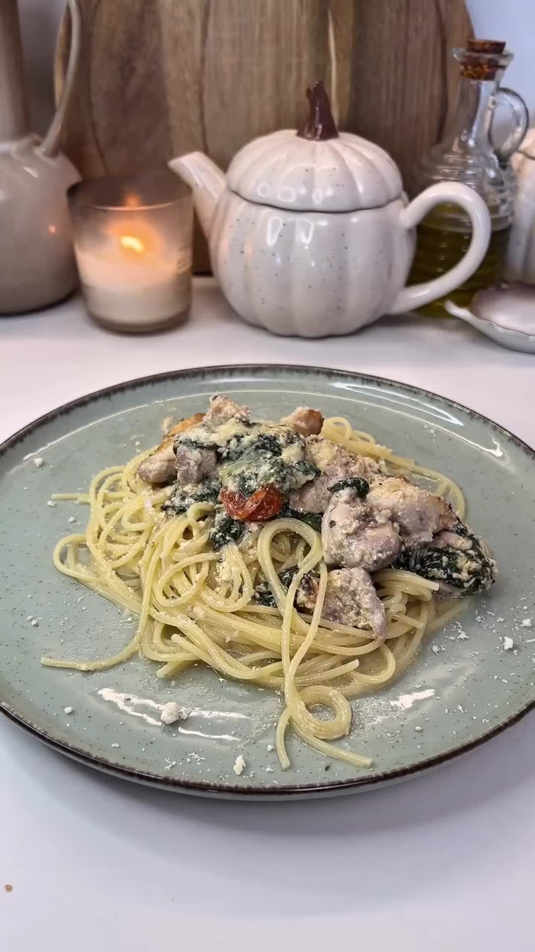 Chicken with Spinach and Cherry Tomatoes in Cream