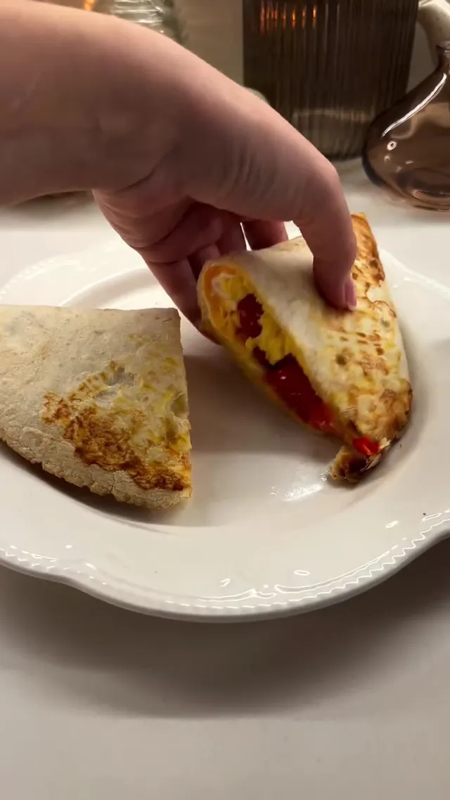 Protein Breakfast: Tortilla with Egg and Tomatoes