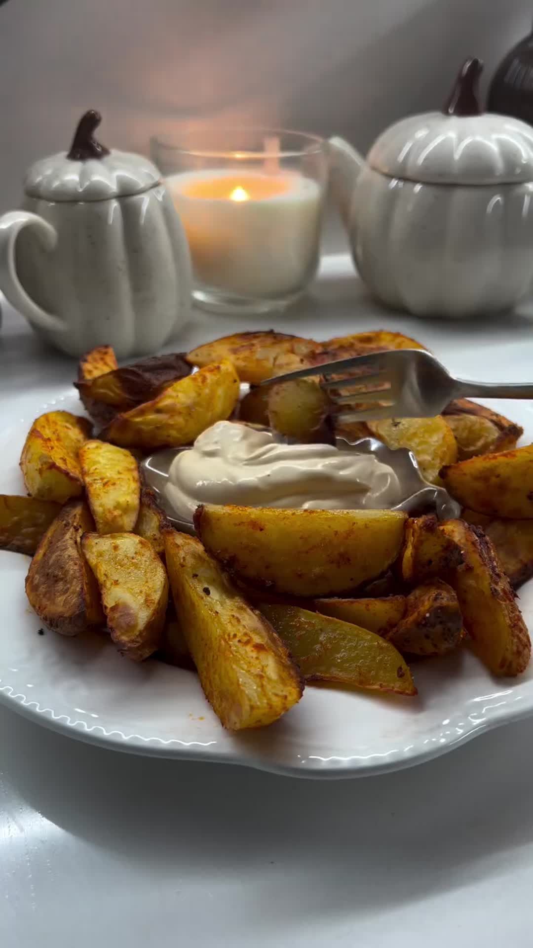 Country Potatoes with Garlic Sauce