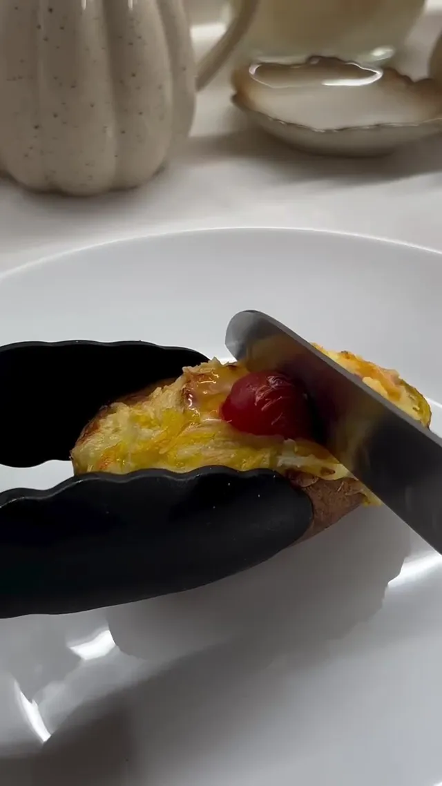 Baked Potato Skins with Bacon and Cheese