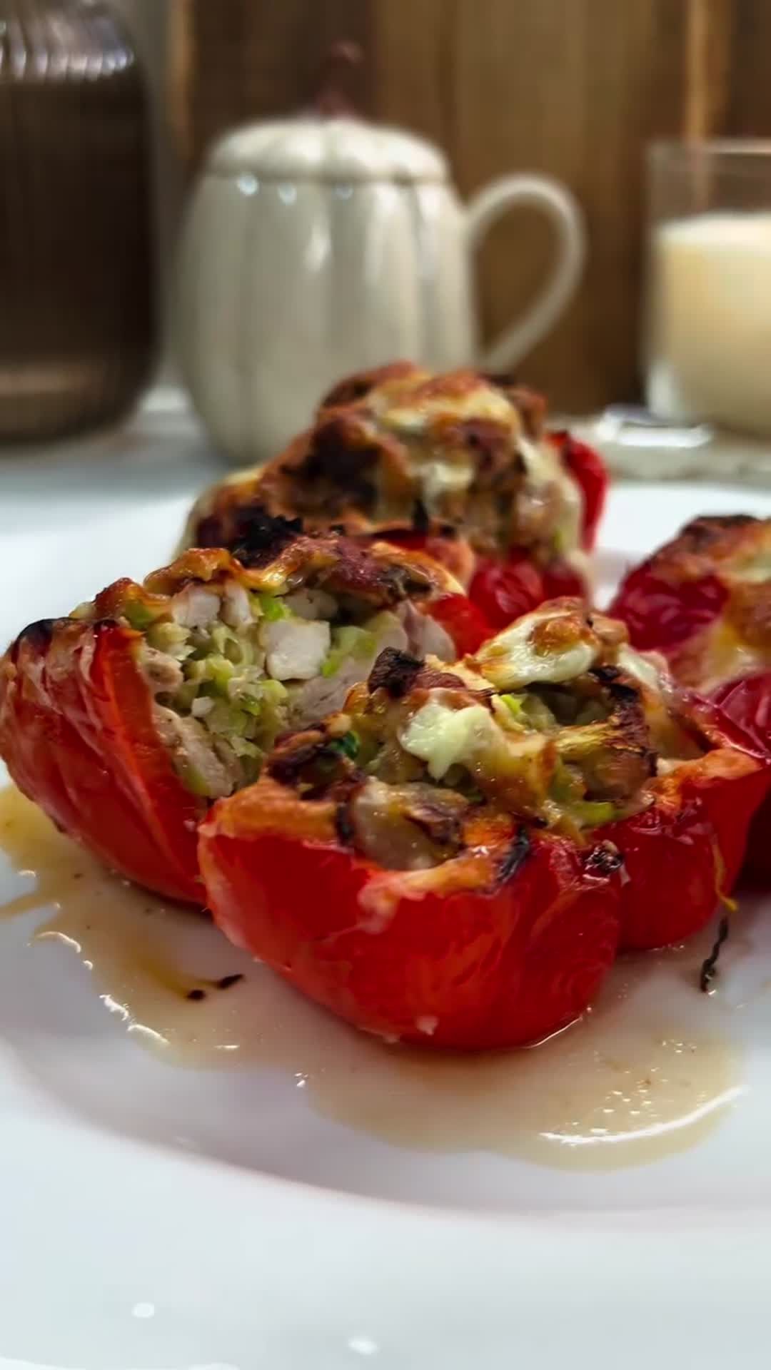 Peppers Stuffed with Chicken and Zucchini